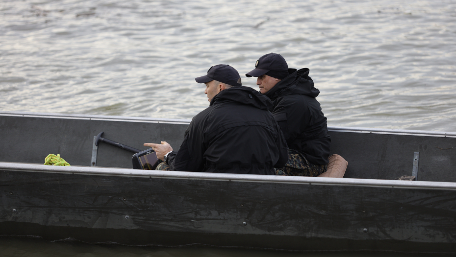 Rečna policija: Spasili smo momka teškog 140 kilograma visokog preko dva metra!