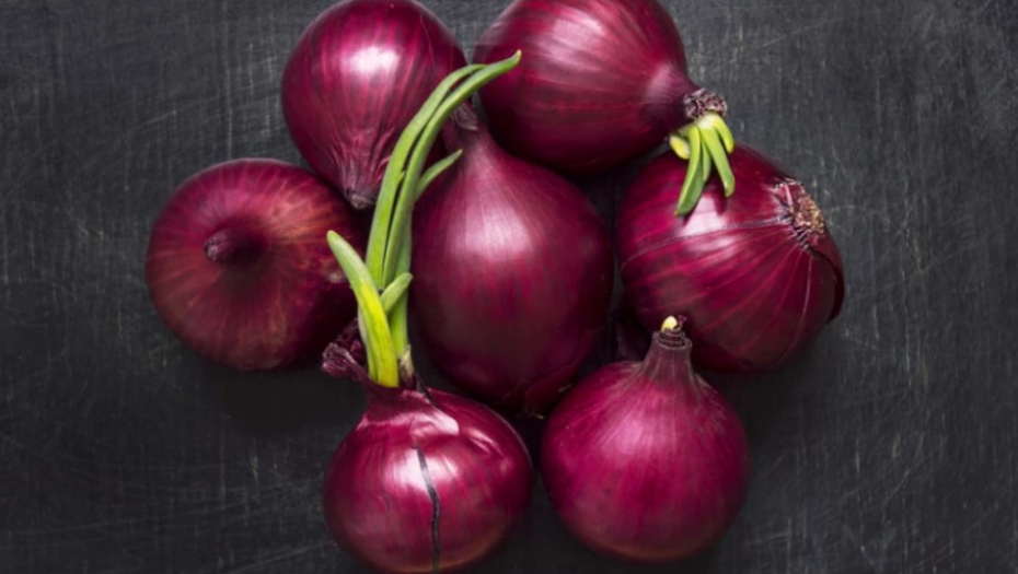 RECEPT ČUVENOG RUSKOG DOKTORA Pre spavanja istrljajte vrat crnim lukom, rezultat će vas zapanjiti