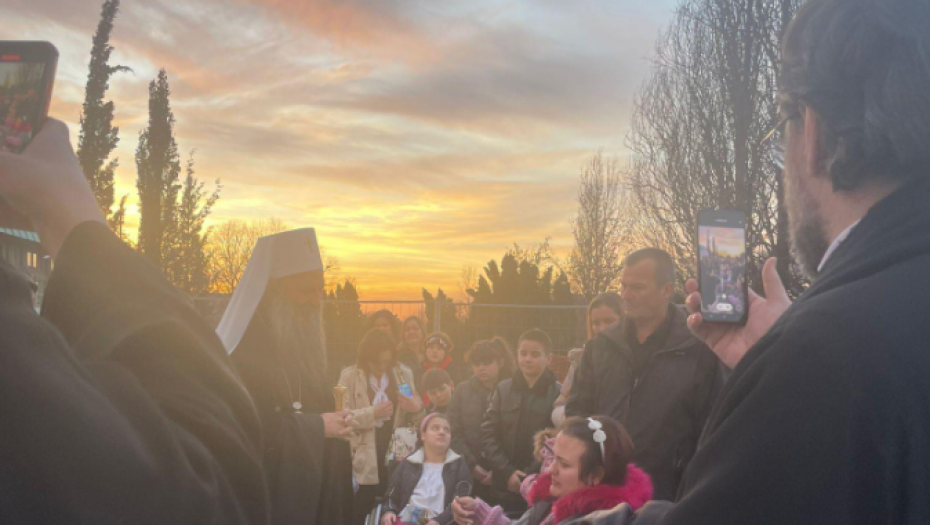 FENOMEN NA NEBU Patrijarh Porfirije ispred hrama Svetog Save i pojava koja je sve ostavila bez daha! (FOTO)