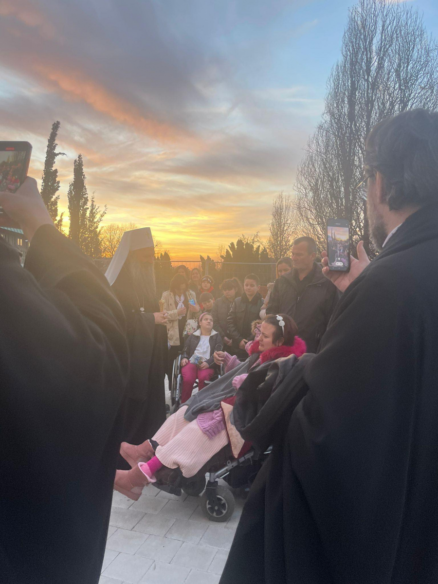 FENOMEN NA NEBU Patrijarh Porfirije ispred hrama Svetog Save i pojava koja je sve ostavila bez daha! (FOTO)