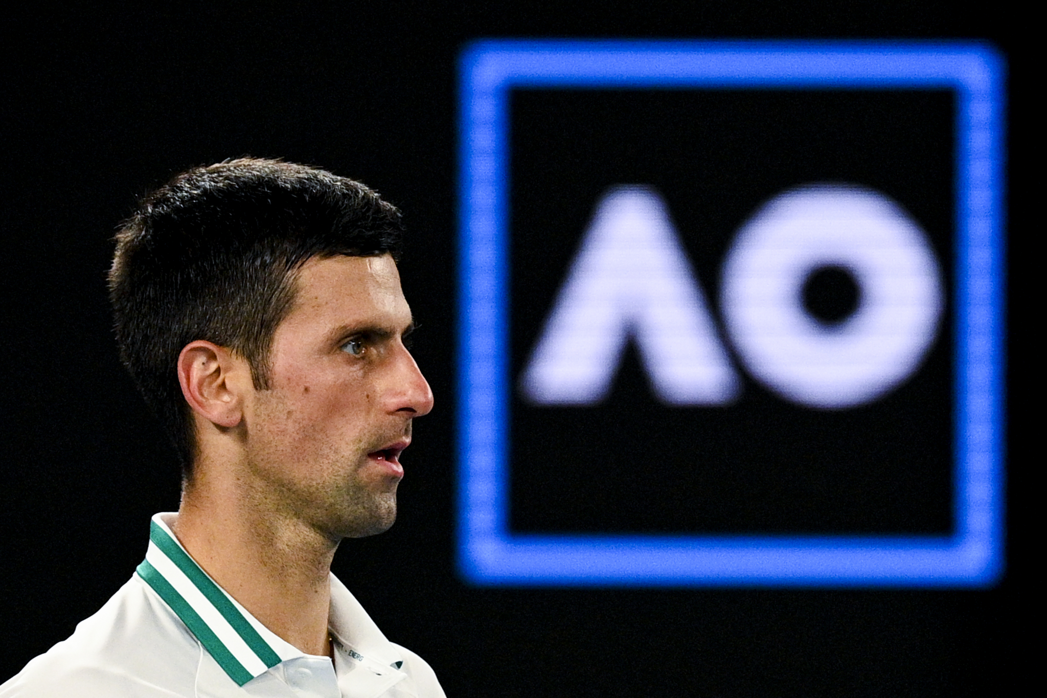 ĐOKOVIĆ JE PROŠAO KROZ PAKAO! Otkriveno kako su se Australijanci IŽIVLJAVALI nad Novakom na aerodromu! (FOTO)