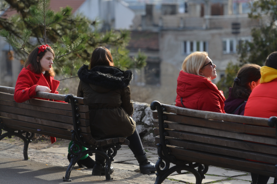 VEČITA DECA ILI NEŠTO DRUGO Neću da plaćam kiriju i ostalo kad je kod mame sve džabe - Život mladih sa roditeljima u Srbiji