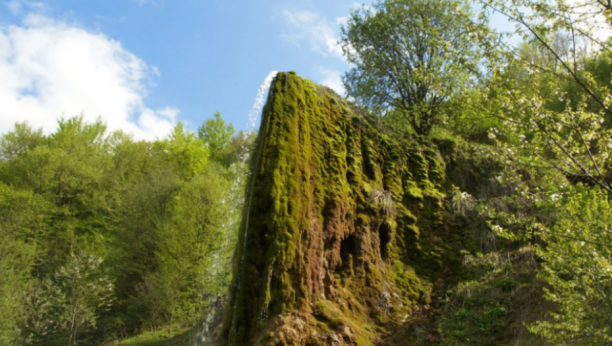 JEDINSTVEN VODOPAD SKRIVEN U KUČAJSKIM PLANINAMA Neobična kombinacija vode i stene, proizvod najzanimjivijih prirodnih procesa