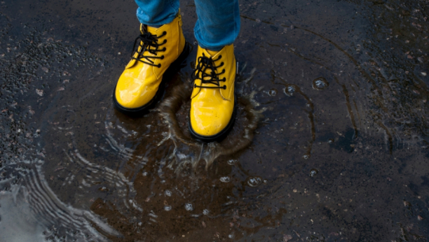 DA VAM NOGE OSTANU SUVE Ovo je legendarni trik za obuću, deluje 1000 posto, a sve je gotovo za tren!