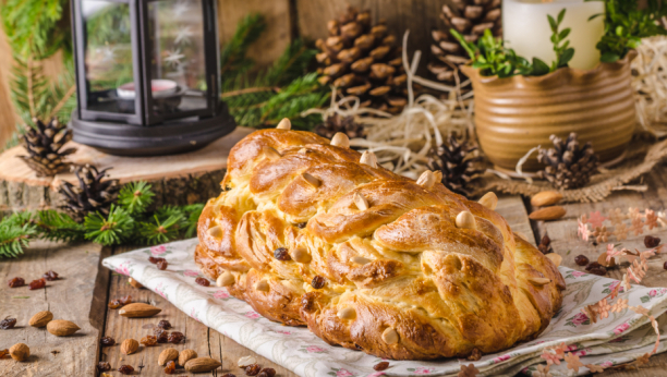 SRBI ODVAJKADA MESE BADNJAČU NA BADNJE VEČE Starinska pletenica za izobilje, a ovo je najjednostavniji recept za nju