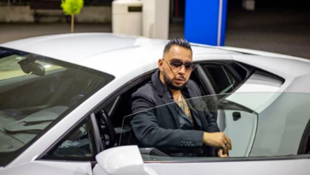 ŽIVI U INOSTRANSTVU! Zbog humanih dela ovog našeg pevača svi su ostali bez teksta, a tek da čujete šta sprema za božićne praznike! (VIDEO)