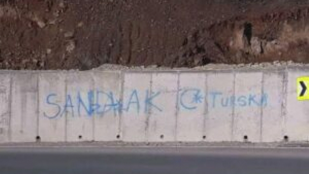 SRAMNA PROVOKACIJA U BERANAMA Ponovo osvanuli grafiti „Sandžak… Turska“! (FOTO)