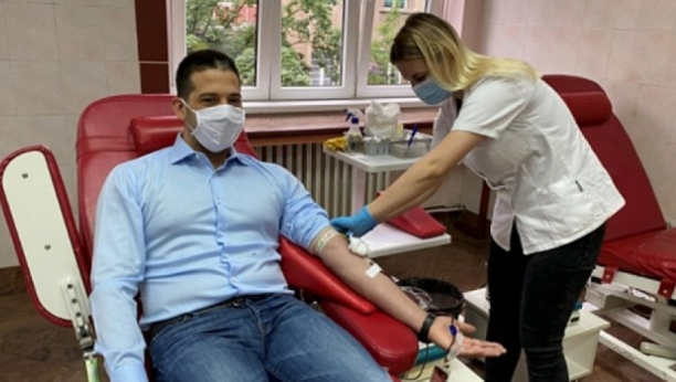 BUDITE ŠAMPIONI SOLIDARNOSTI! Udovičić na Badnji dan dao krv, pa uputio snažnu poruku (FOTO/VIDEO)