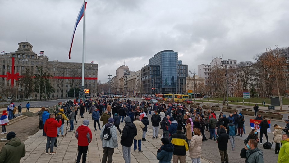 PODRŠKA ZA NOVAKA! Srđan Đoković pozvao, ljudi se okupili, bila i Darija Kisić!