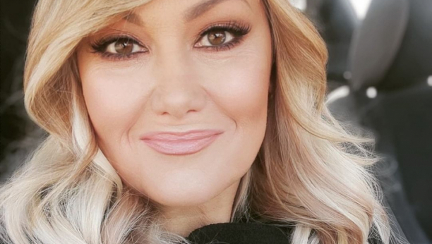 ZA DVA MESECA SMRŠALA 7 KILOGRAMA! Voditeljka otkrila tajnu za brzo topljenje kilograma, jeftino je, a delotvorno!