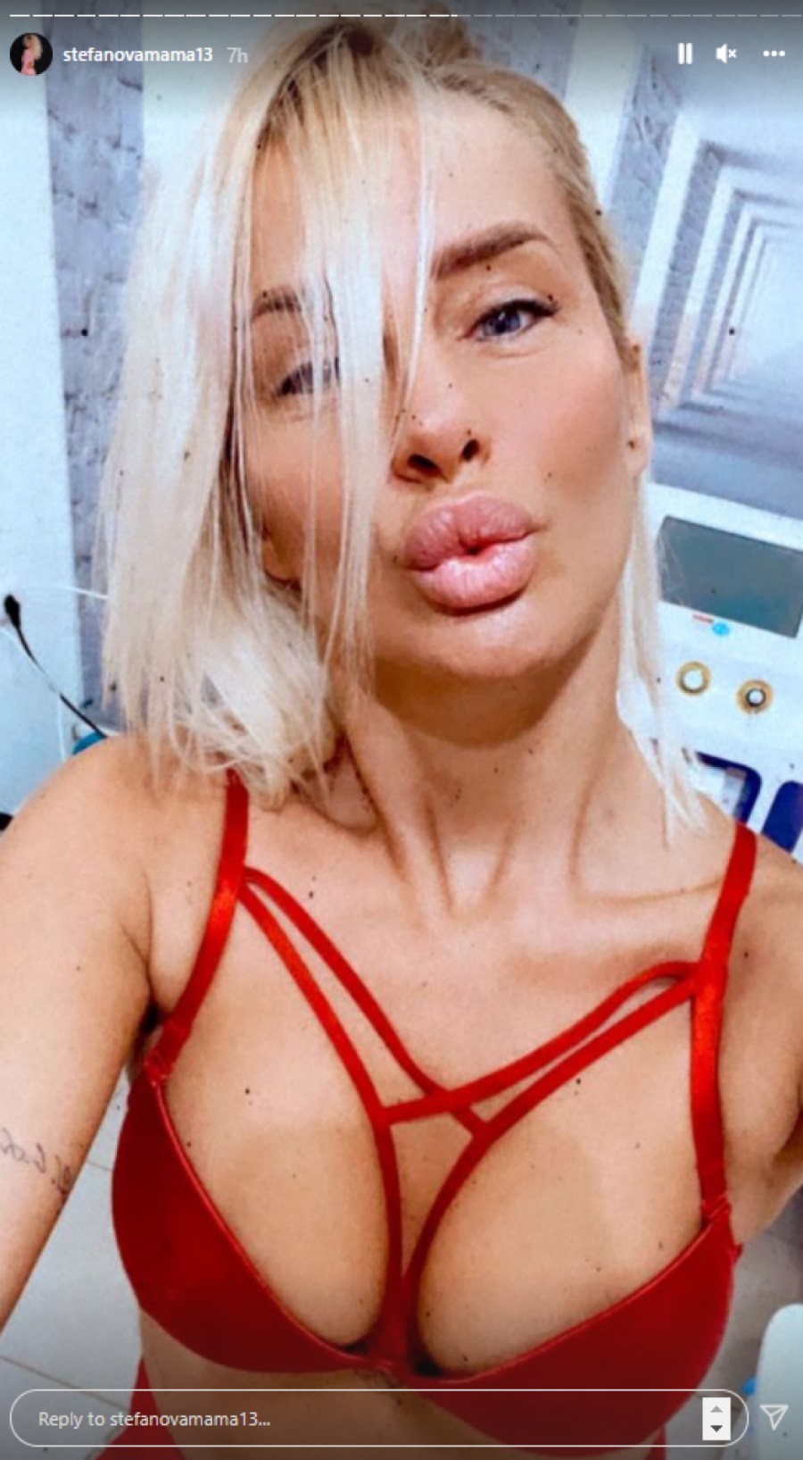 RAZGOLITILA SE NA BADNJI DAN! Milica Dabović pozirala u izazovnom izdanju, negativni komentari i kritike je ne zanimaju! (FOTO)