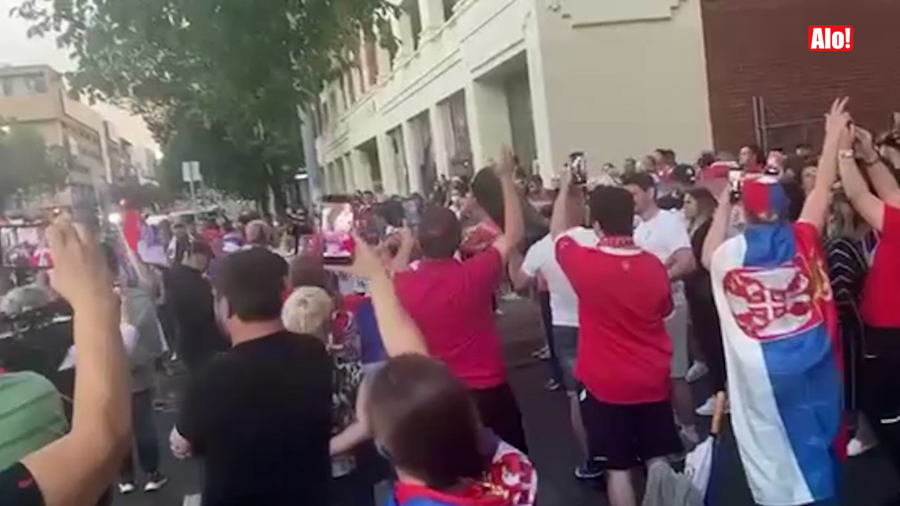 VELIKI NAVIJAČ ĐOKOVIĆA S PROTESTA IZ MELBURNA ZA ALO!: Australijo, stidi se!