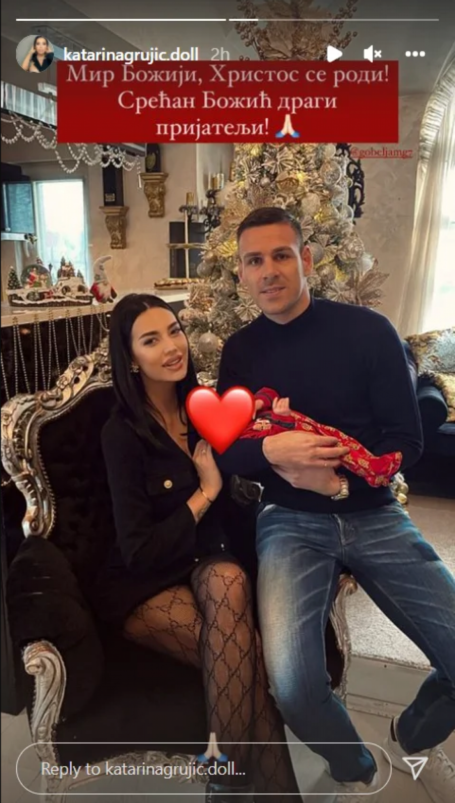 PRVI BOŽIĆ SA ĆERKOM KATJOM! Kaća i Gobelja pozirali sa naslednicom, pa svima poslali ovu poruku!