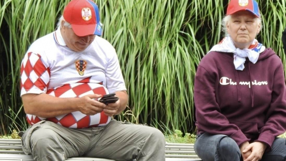 ĐOKOVIĆ UJEDINIO BALKAN Ceo svet priča o ovom Noletovom navijaču - obukao hrvatski dres i srpsku kapu