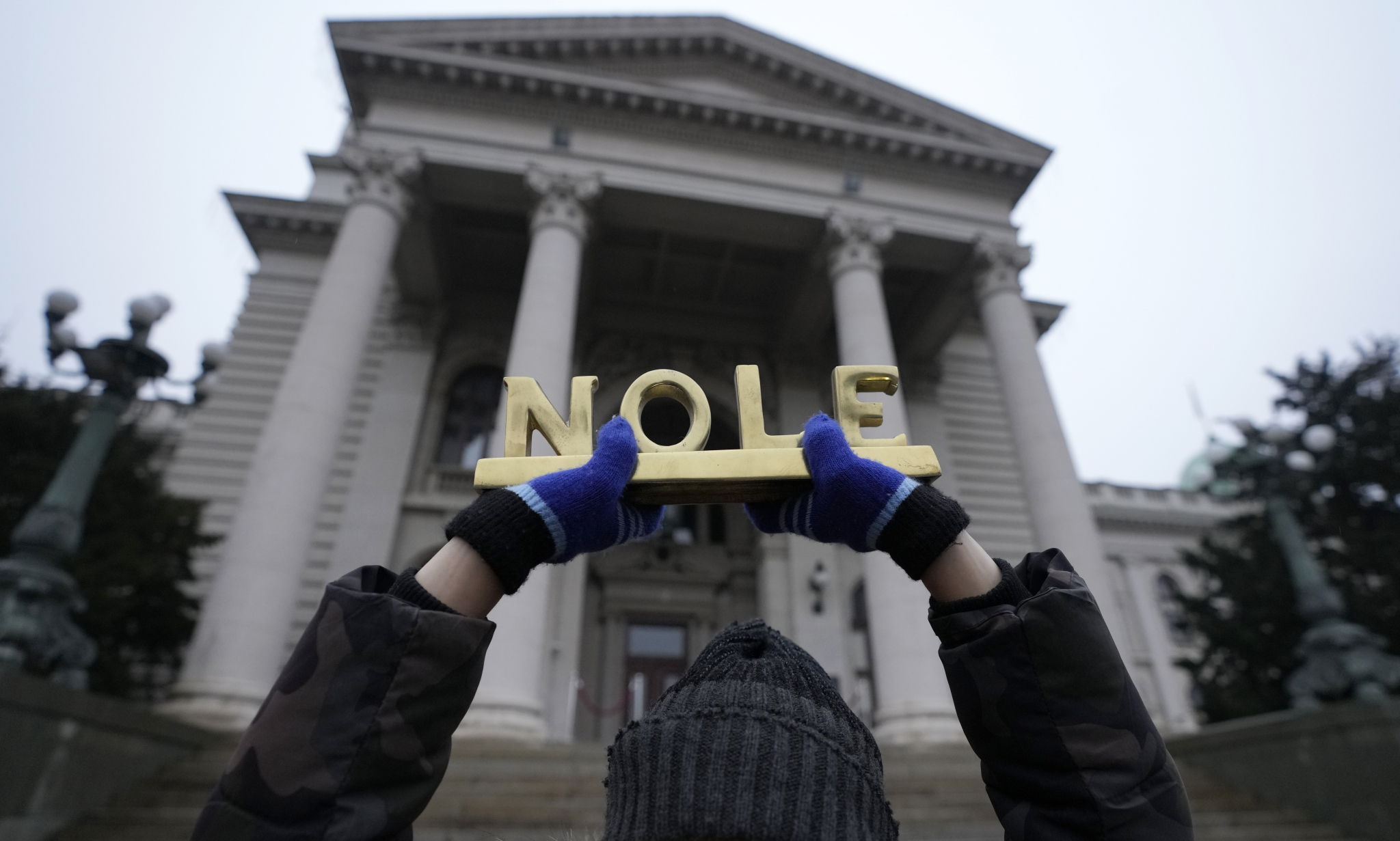 POJAVILI SE UŽASNI DETALJI! Đoković otkrio šta su mu sve radili na aerodromu u Australiji! (FOTO)