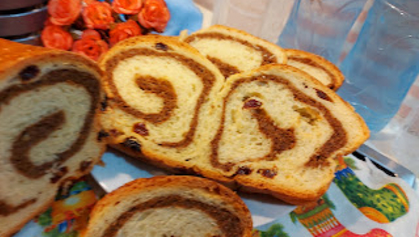 FANTASTIČNI STARINSKI SLATKIŠ Štrudla sa orahom na bakin način (VIDEO)