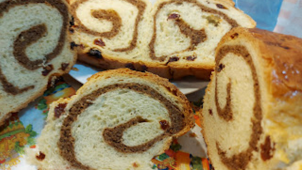 FANTASTIČNI STARINSKI SLATKIŠ Štrudla sa orahom na bakin način (VIDEO)