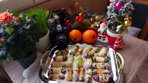 RECEPT ZA SITNE KOLAČE KOJI SE NE PEKU Dekorativni, prvoklasni ukus, brza priprema (VIDEO)