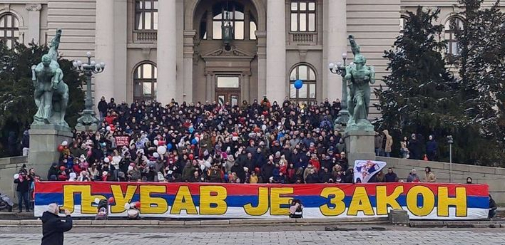 ONI SU REKLI SVOJE Navijači Zvezde se okupili pred Skupštinom i poslali moćnu poruku