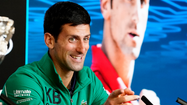 KOMŠIJE ODUŠEVILE NOVAKA O ovoj poruci u liftu priča ceo Beograd (FOTO)