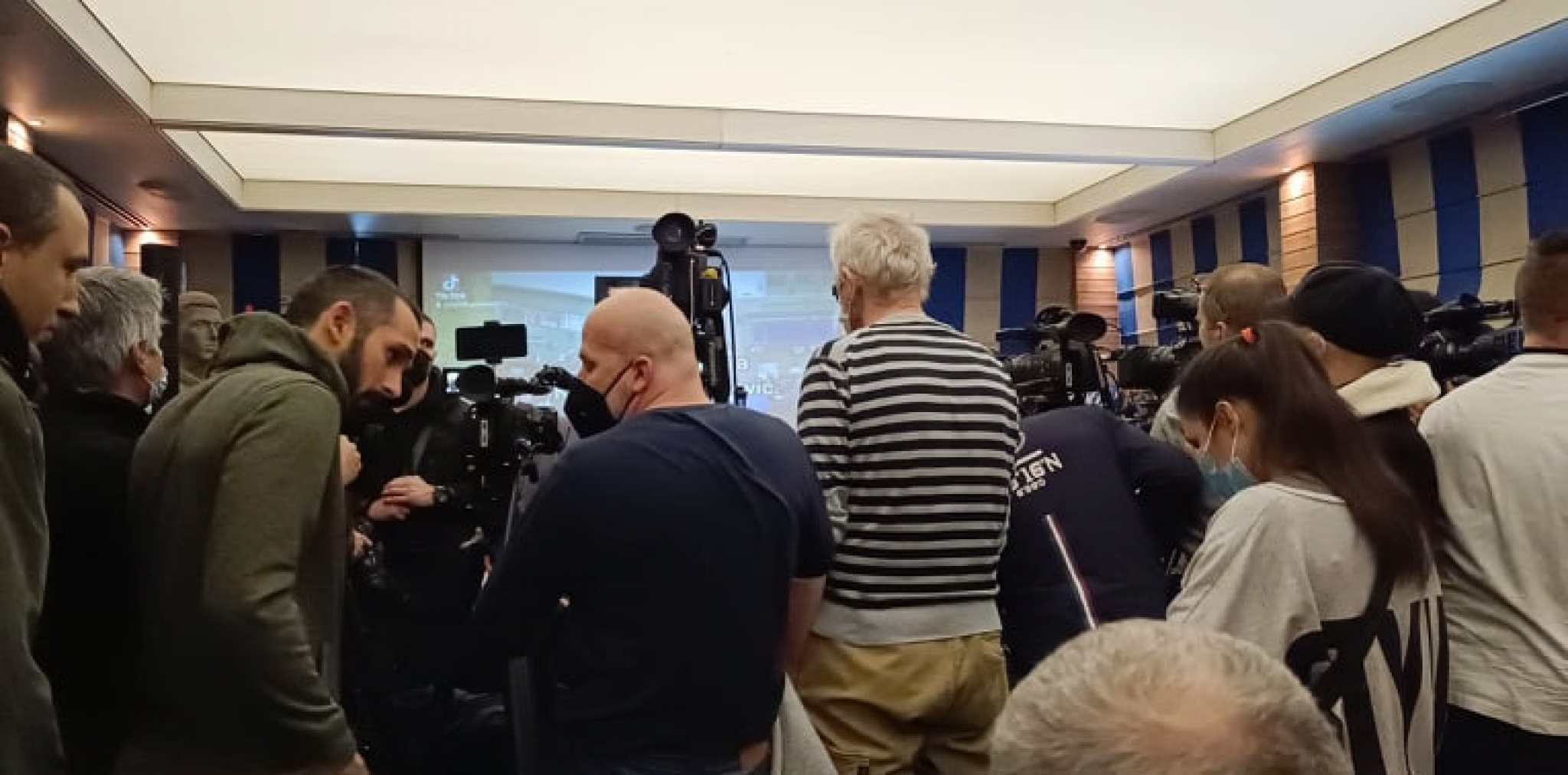 NOVAK ĐOKOVIĆ JE SLOBODAN ČOVEK! Srbin kreće u pohod na istoriju, Srđan zagrmeo: Ovo će mu dati dodatnu snagu!