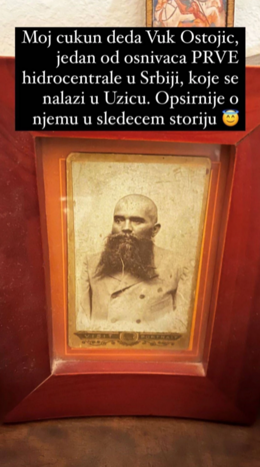 KAJA SE POHVALILA SREBRNOM KAŠIKOM! Pevačica uživa u suvom luksuzu, a evo od koga je dobila ovaj  redak poklon