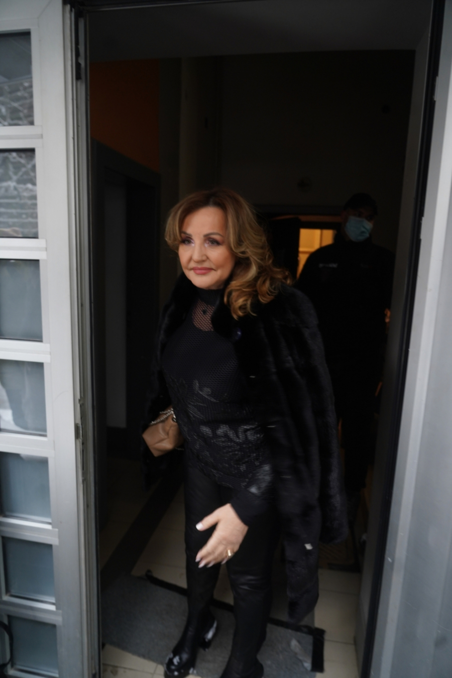 NAKON RAZVODA PROŠLA KROZ PAKAO! Ana Bekuta živela u iznajmljenom stanu, pozajmljivala čekove i brinula o bolesnom ocu!