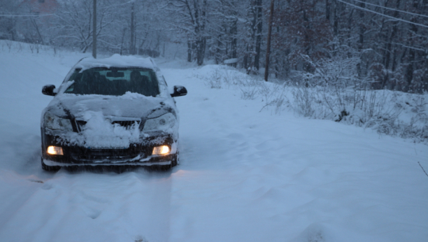 UZBRDO, NIZBRDO, PO SNEGU I LEDU Kako voziti u zimskim uslovima i sačuvati sebe i druge?