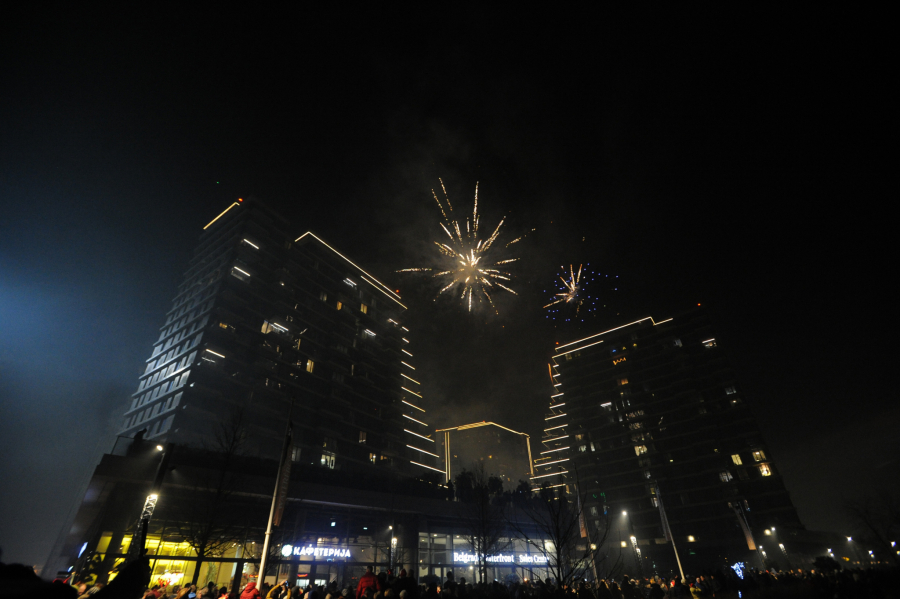 KONCERT, VATROMET I LASER ŠOU I ZA SRPSKU NOVU Besplatan doček na Sava promenadi, peva poznati domaći muzičar