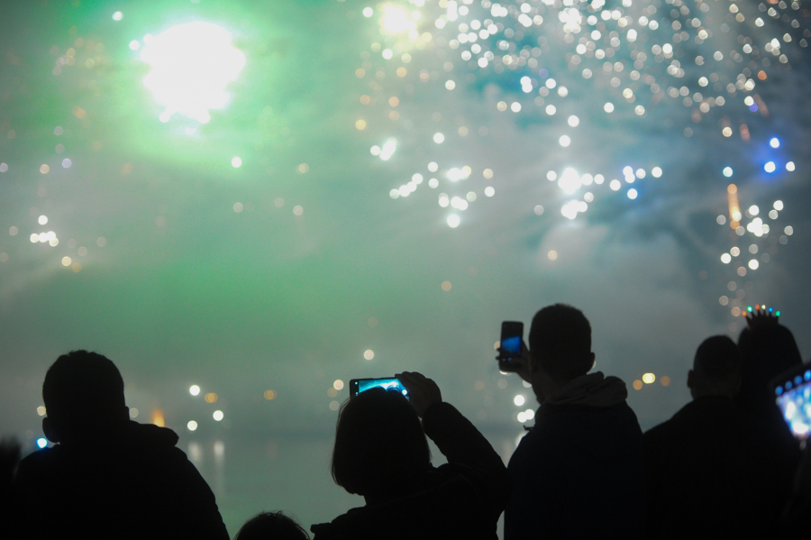 KONCERT, VATROMET I LASER ŠOU I ZA SRPSKU NOVU Besplatan doček na Sava promenadi, peva poznati domaći muzičar