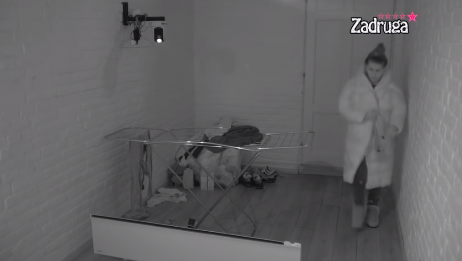 DALILA ULETELA KOD CARA U IZOLACIJU! Zadrugarka dok je on spavao uradila nešto potpuno neočekivano, neće joj oprostiti ovaj potez!