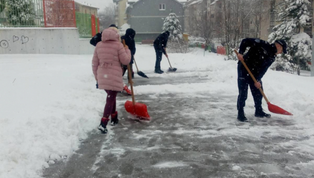 U JEDNOJ STVARI SVI GREŠIMO Moćan trik sa lopatom za lako čišćenje snega
