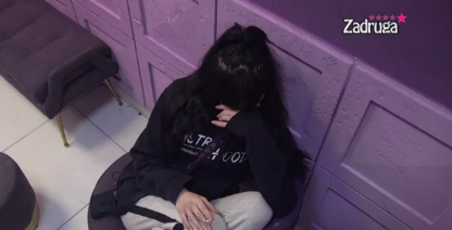 TARA GRCALA U SUZAMA! Zadrugarka se slomila zbog Čorbinog odlaska, ne može da dođe sebi!