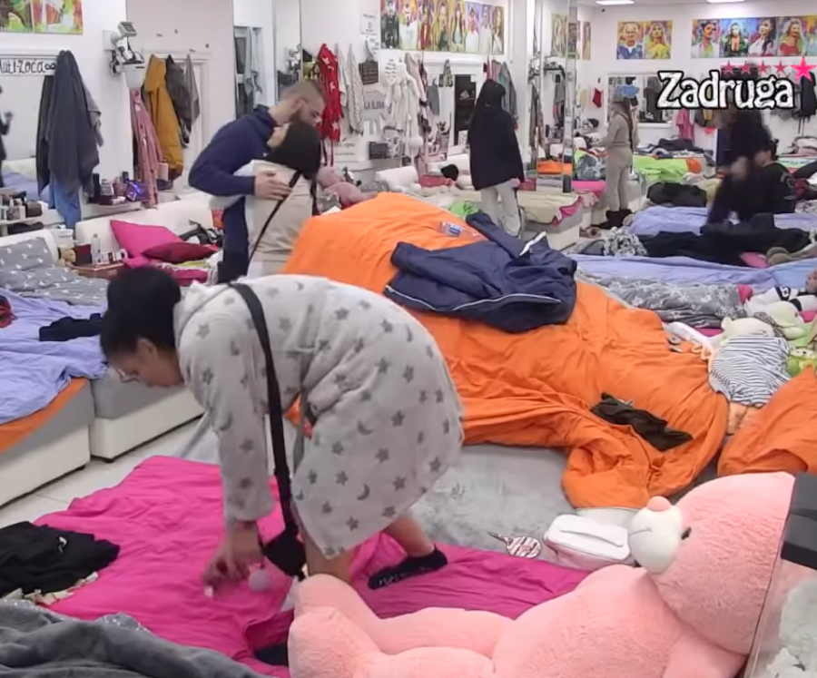 ONA JE IZJEDA! Milica zamerila Mensuru kako je grli, pa ga potkačila za Anu, ne krije ljubomoru!