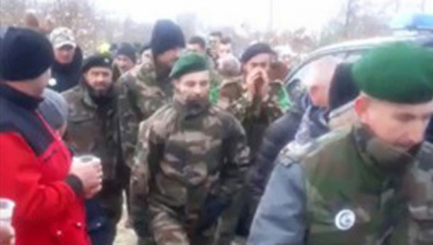 NA ZAPADU BiH Marš zelenih beretki uz Alahu akbar u Bužimu (VIDEO)