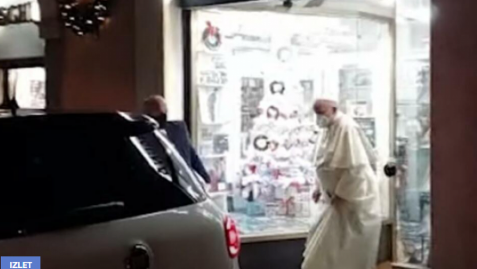 PAPA FRANJA U ŠOPINGU Fijatom 500 se dovezao u radnju da kupi CD sa klasičnom muzikom