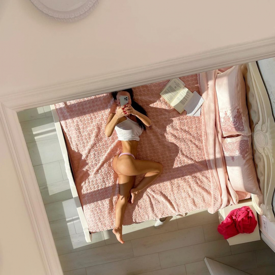 SKINULA SE STANIJA DOBROJEVIĆ! Starleta izvajanom zadnjicom u prvom planu pokazala spavaću sobu i uzburkala društvene mreže! (VIDEO)