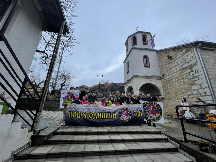 JEDAN POKLON JEDAN DEČIJI OSMEH: Organizatori akcije “Novogidišnji san“ podelili 350 paketića za mališane sa ugroženih područja Kosova i Metohije