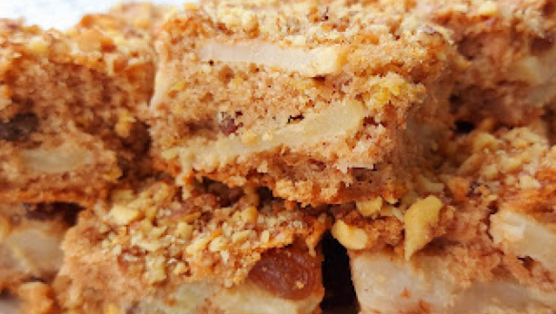 LEPŠI OD TORTE Sjajan voćni kolač, fantazija ukusa i mirisa (VIDEO)