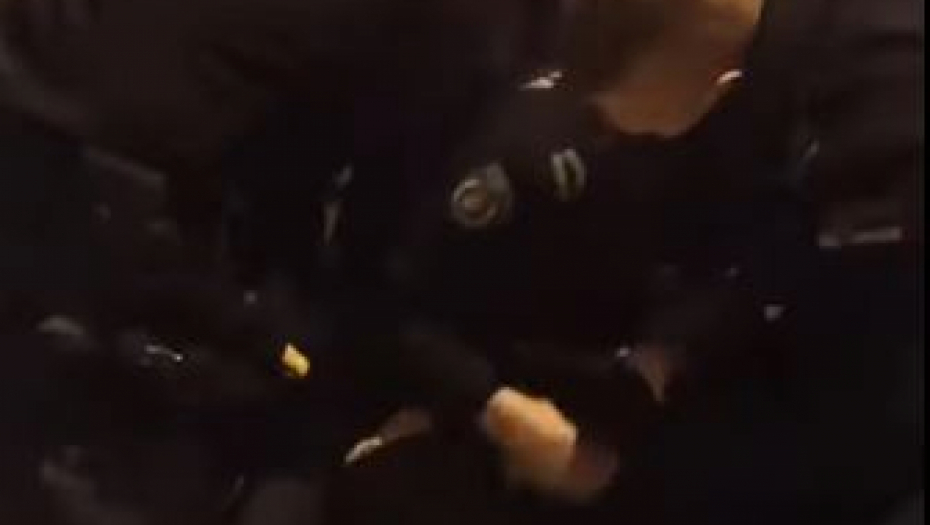 NAPAD NA SLUŽBENO LICE Vozač autobusa koji je blokirao saobraćaj u Mirijevu zadržan u pritvoru