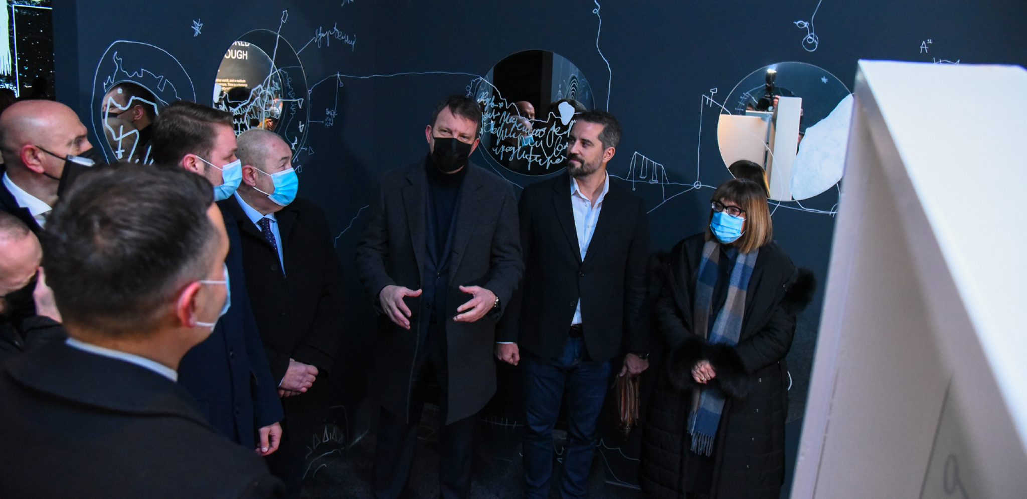 Otvorena izložba „Vreme i vaseljena“ u Studiju M (VIDEO)