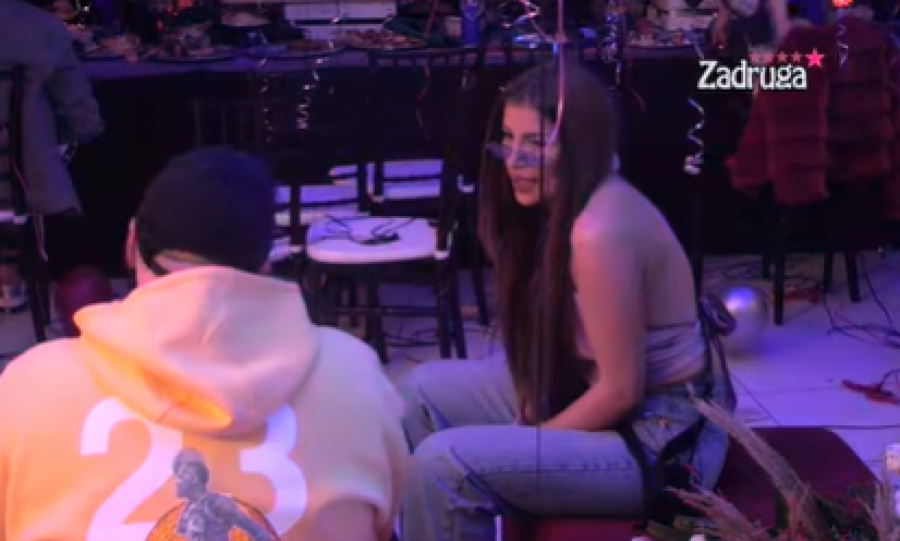 DALILA NA ŽURCI U PUNOM SJAJU! Car ispratio svaki njen korak, nema sumnje da je lud za njom!