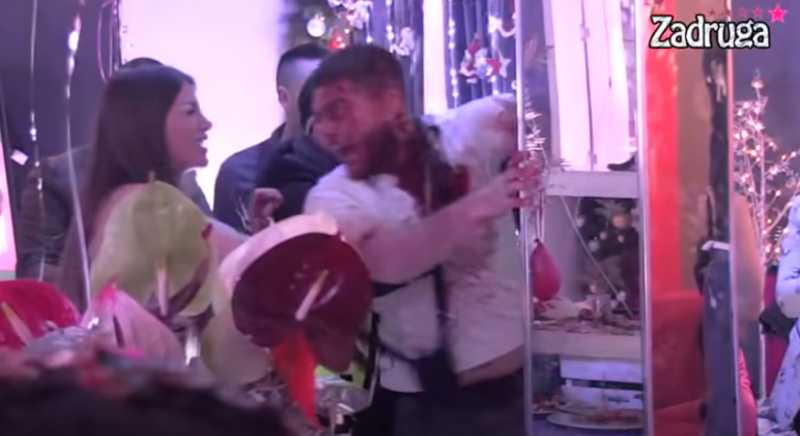 NEMA KRAJA STRAVI I UŽASU! Isplivalo u javnost zašto produkcija drži Dejana van Zadruge!