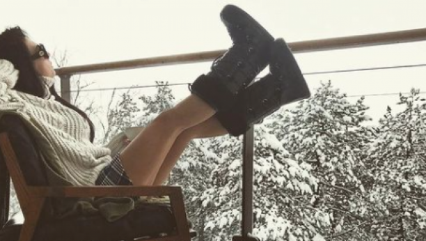 DEVEDESETIH JE BILA NAJPOPULARNIJA PEVAČICA Nestala je sa estrade pre 16 godina, a evo kako Maja sada izgleda i čime se bavi!