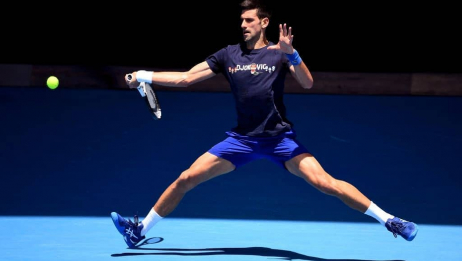 AU, KAKAV TEKST! ENGLESKI NOVINAR PODRŽAO ĐOKOVIĆA: Smešno je da nacija sa 75 odsto gojaznih napada najzdravijeg čoveka na svetu