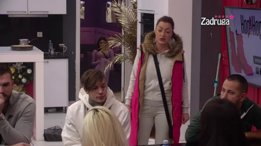 ISPLAKALA MORE SUZA Dalila pognute glave slušala Rešićkino izlaganje o njoj i Dejanu, a dotakla se i Dragojevićkinog odnosa sa Carem