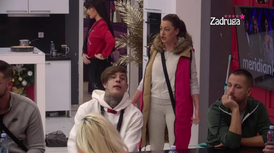 ISPLAKALA MORE SUZA Dalila pognute glave slušala Rešićkino izlaganje o njoj i Dejanu, a dotakla se i Dragojevićkinog odnosa sa Carem