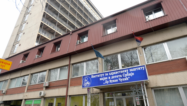 DEVOJČICA (16) UMRLA OD KORONE! Lekari upozoravaju: Omikron jeste blaži, ali ga nikako ne treba potceniti!