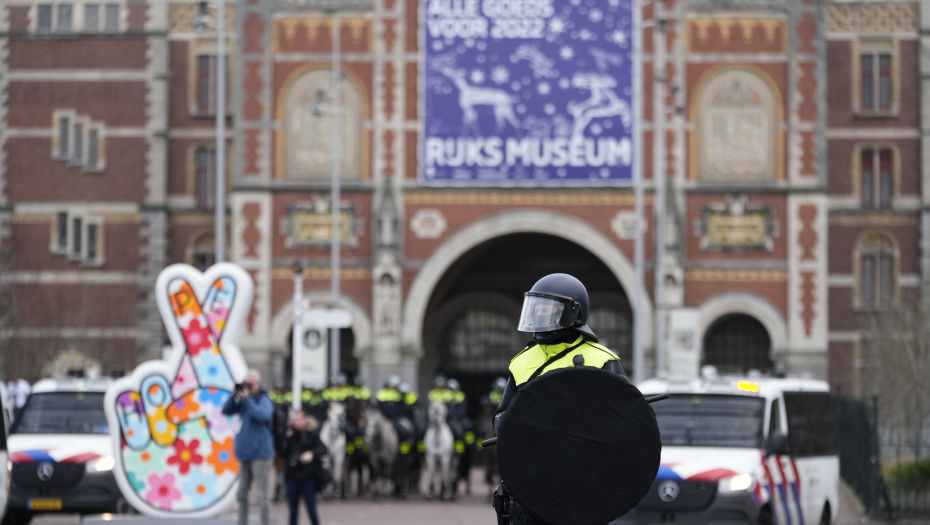 NOVI DETALJI TALAČKE KRIZA U AMSTERDAMU: Nekoliko ljudi uspelo da pobegne, veliki broj specijalaca na terenu
