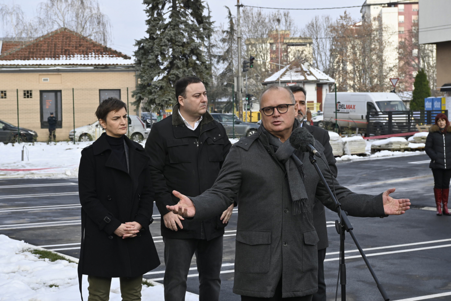 LEPE VESTI ZA OBRENOVAC Brnabić i Vesić: Još 10.000 meštana dobija centralno grejanje